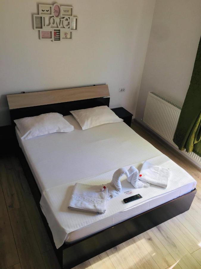 Casa Famous Apartment Яш Екстериор снимка